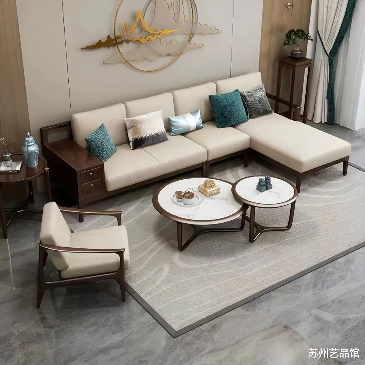 新中式既有传统的文化韵味,又有现代的时尚轻奢感