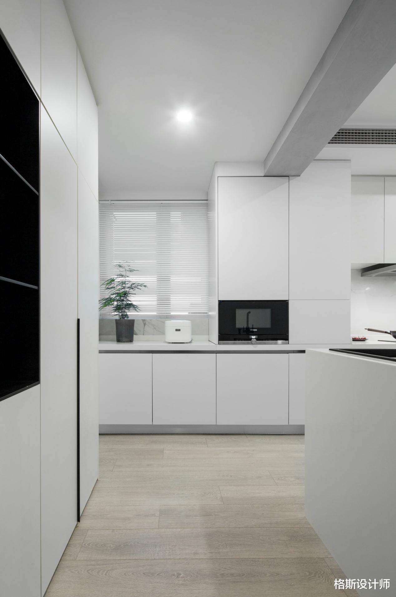 深圳80后女生的不婚生活,独居195㎡房子,全屋极简治愈,好羡慕