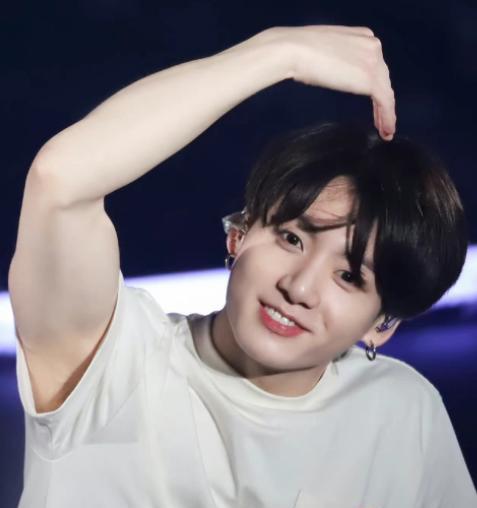 田柾国|韩网公布男爱豆站内搜索排行榜,田柾国位居榜首,热度居高不下