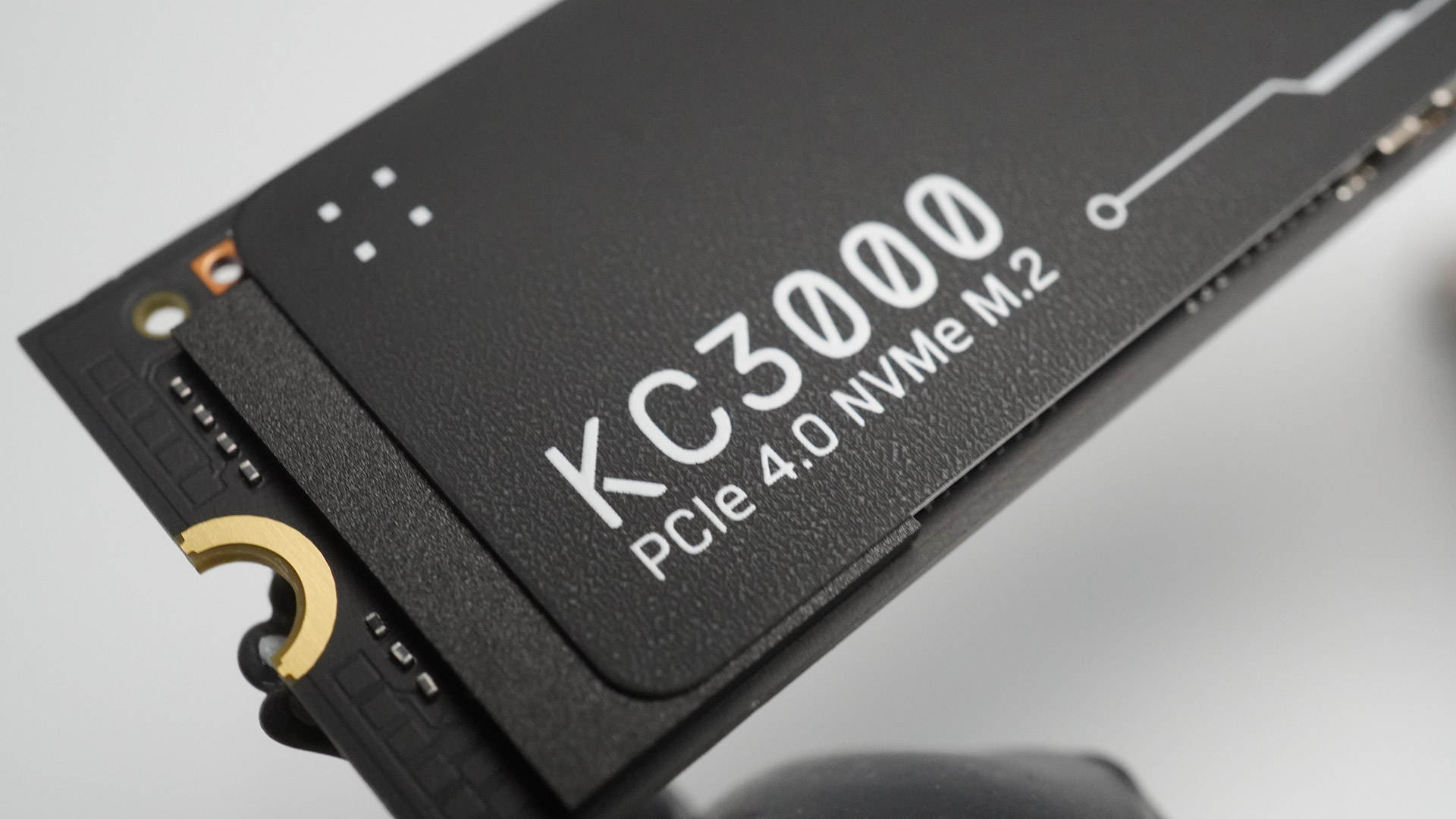 显卡|12代装机上选 - 金士顿KC3000 PCIe4.0 2TB固态硬盘