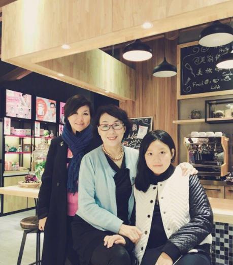 晒晒李静现实的豪宅,家里做旋转式楼梯,房间还是上下床