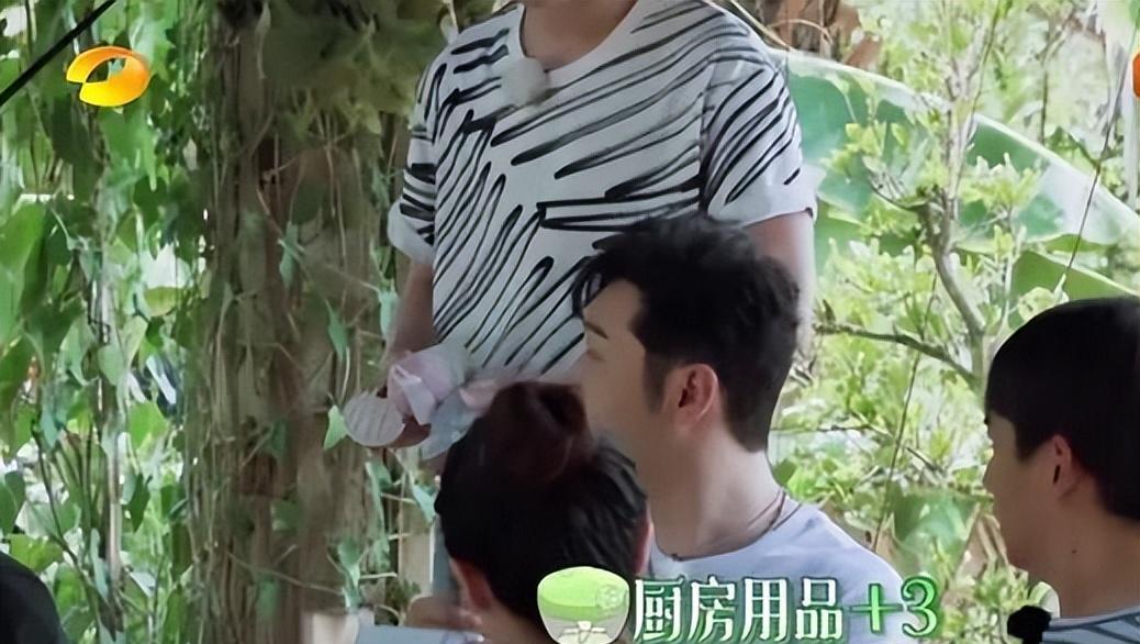 黄晓明|44岁的黄晓明，还在为身高“自卑”？