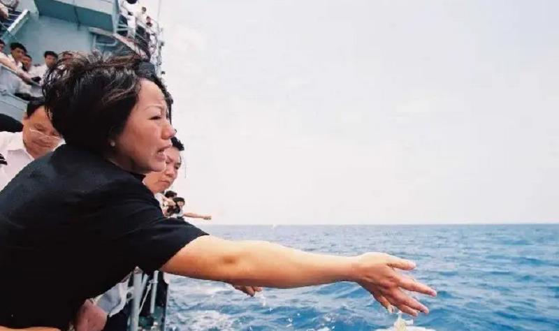 驾驶|王伟的遗孀阮国琴近况如何?上校军衔至今未再嫁,坚信丈夫会回来