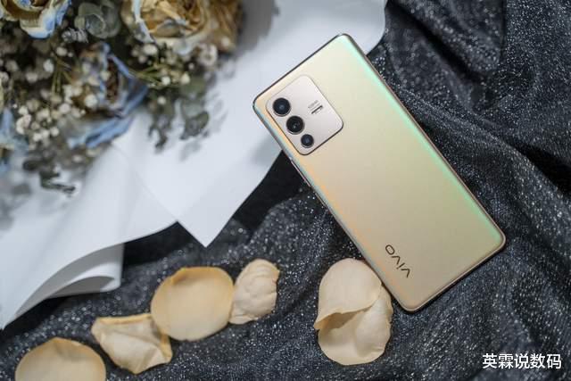 纳米|超清影像与高颜值设计兼备,小姐姐难以拒绝的vivo S12系列