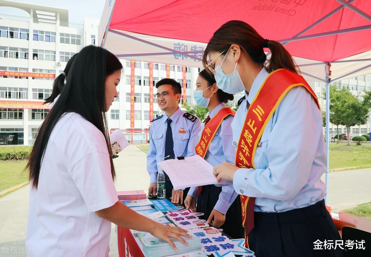 |税务局正式开启招聘,五险二金有编制,看看条件你能满足吗?