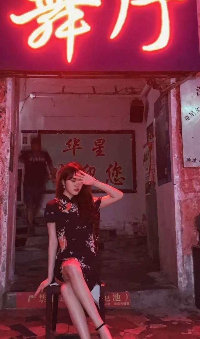 南方某城死灰复燃的小舞厅,在里面释放的仅仅是人性的欲望吗?