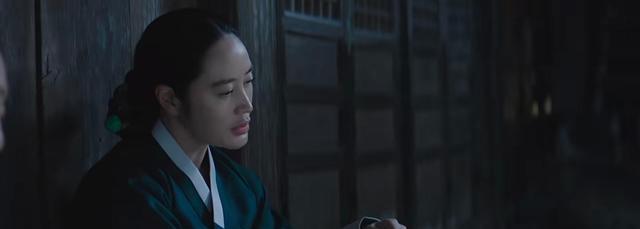 王后伞下|《王后伞下》儿子变“女儿”王后的理解让儿子泪目,也让观众佩服