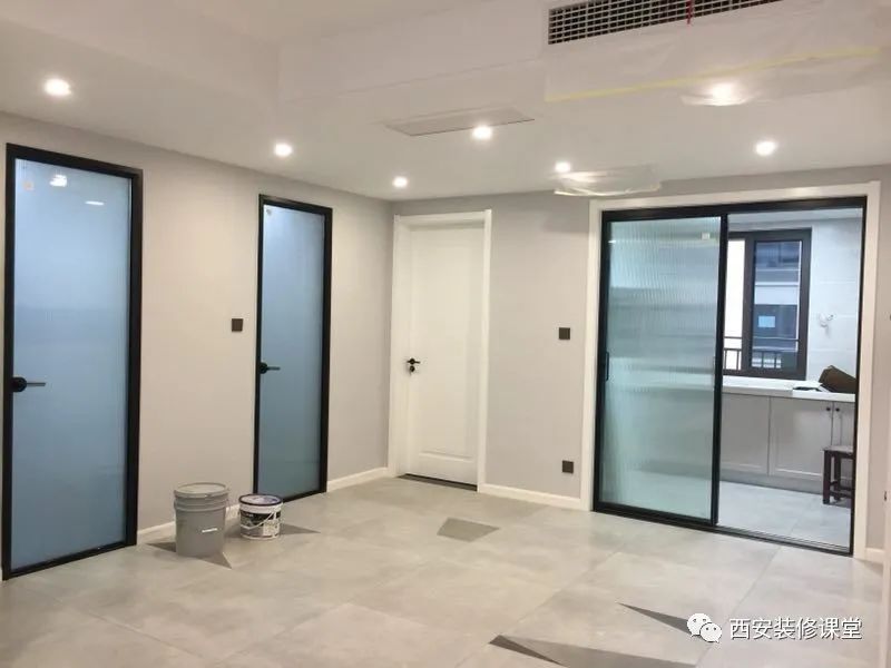 大砖通铺厨房,空间更有延伸感