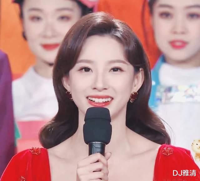 央视春晚|2022年央视春晚，最惊艳的全是小朋友，武功小子和摆舞女孩令人难忘