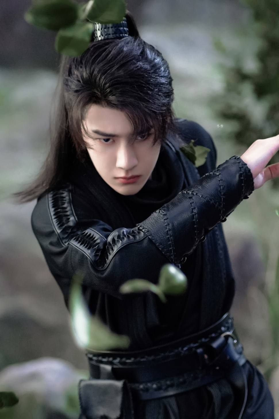 王一博|王一博官宣加盟东方卫视跨年晚会，和湖南卫视彻底没关系了