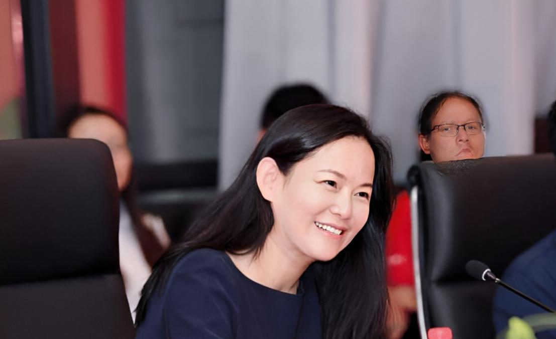 耳机|低调的百度老板娘马东敏，15岁考入中科大少年班，捐款1亿给母校