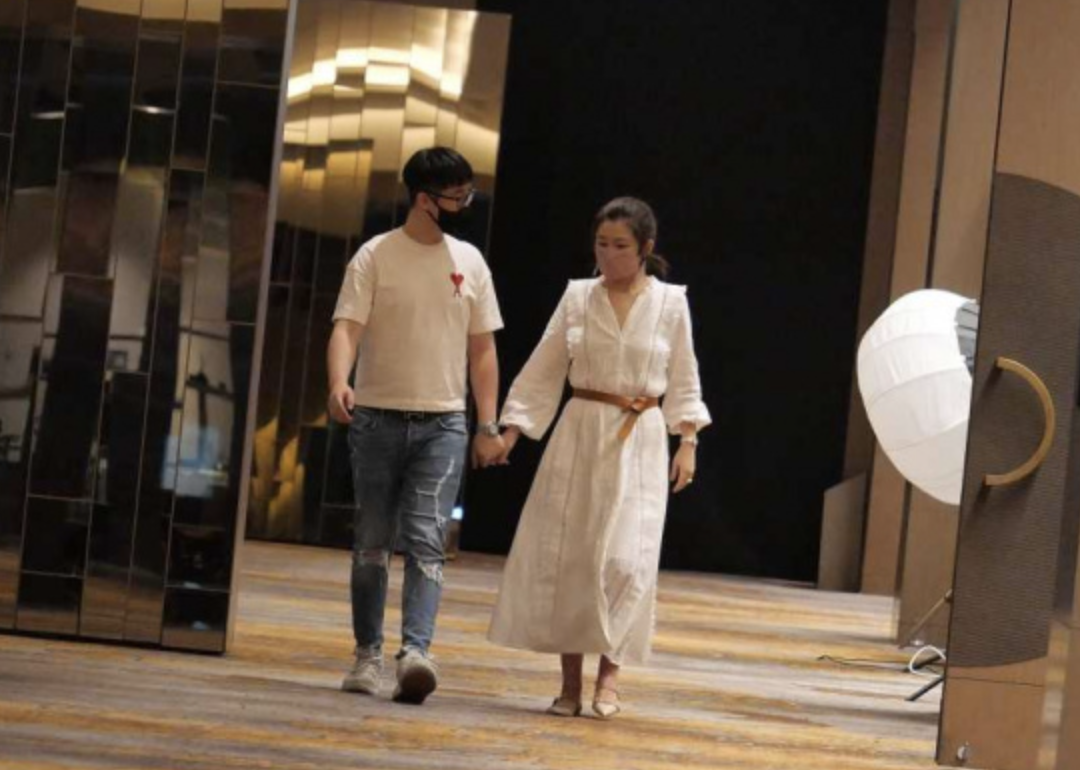 Selina|Selina男友被曝财力不俗,一身行头都是名牌,做酒水生意爱晒豪车