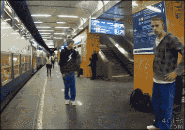 “怎么跟已婚的新女同事表白？”