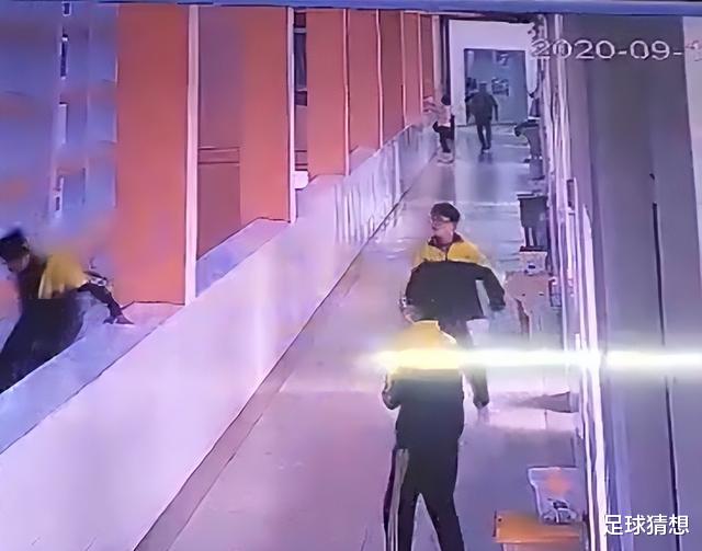 惨!母亲的两耳光致儿子跳楼身亡;两年后,母亲竟也走上同样的路