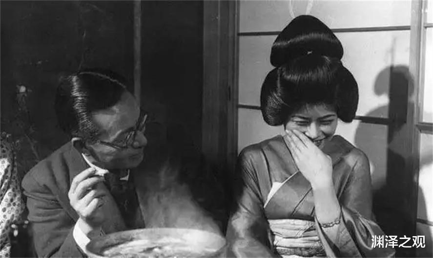 站街女|日本74岁的“站街女”,苦候街道60年,只为等一个永不再回的人