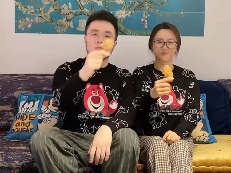 宋丹丹|宋丹丹儿媳家中内景意外曝光，30万沙发摆大厅，2万音响丢墙边