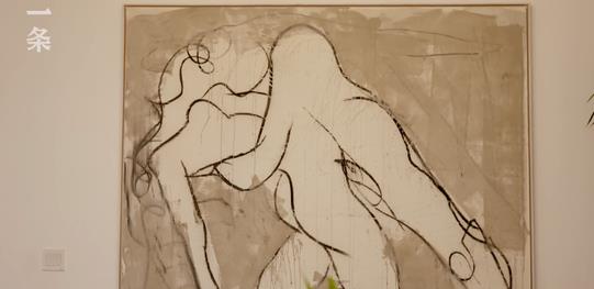 带你看看吕燕住的豪宅,客厅设计回型吊顶,装修比国内超前太多了