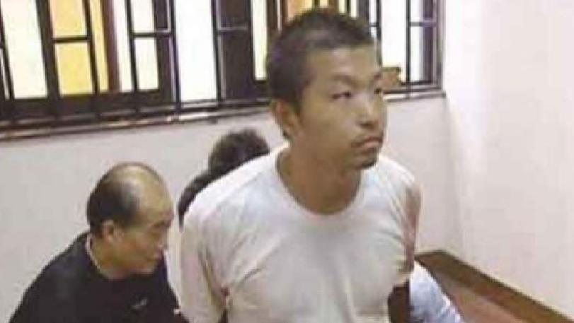 2008年杨佳因自行车被查，持刀独闯民警办公楼，造成6死4伤