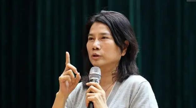 董明珠|董明珠直播失误后续！出错女主播消失，男主播一脸乖巧气氛压抑