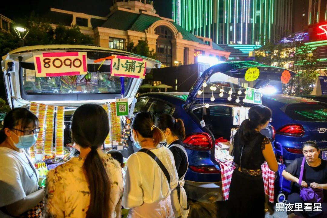 “摆个小摊,胜过县官”:年轻人流行各种摆摊真能赚到钱?
