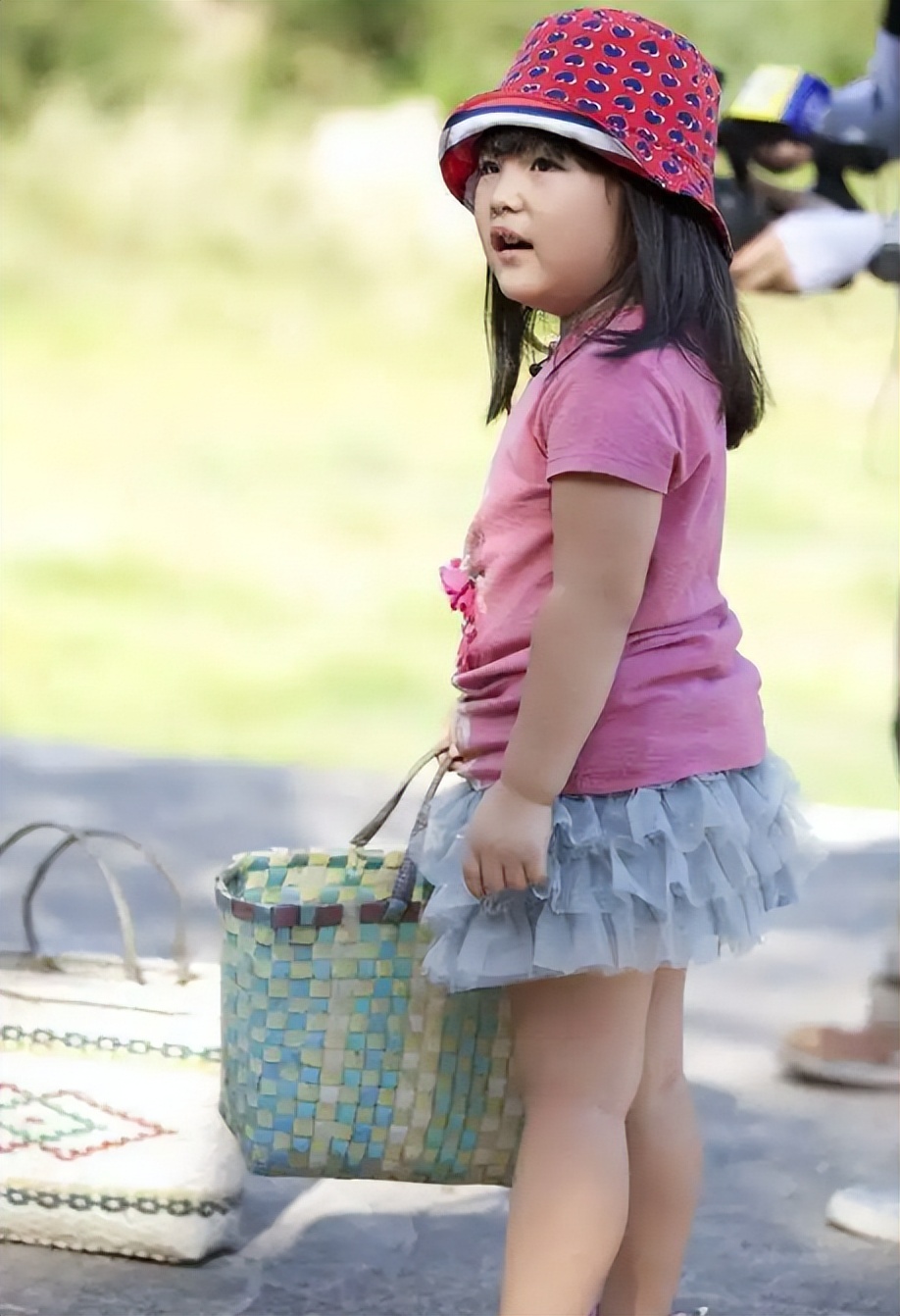 王诗龄 王诗龄减肥58斤瘦一大圈!穿短裤健身十分卖力,一双长腿堪比筷子