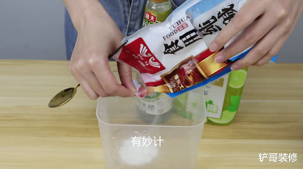 不管油烟机多脏,只需要一个口罩,不拆不卸,干净无油污