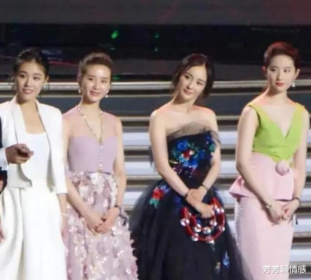 倪妮|明星同框合照,“头小”成赢家,倪妮脸大吃亏,董洁一脸疲倦