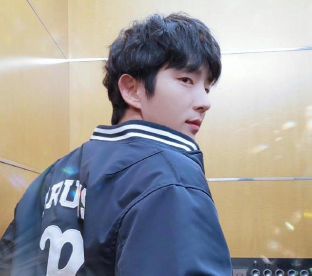 筱崎爱|40岁李准基还能演高中生！戏里美强惨，戏外被坑10年收入单身至今