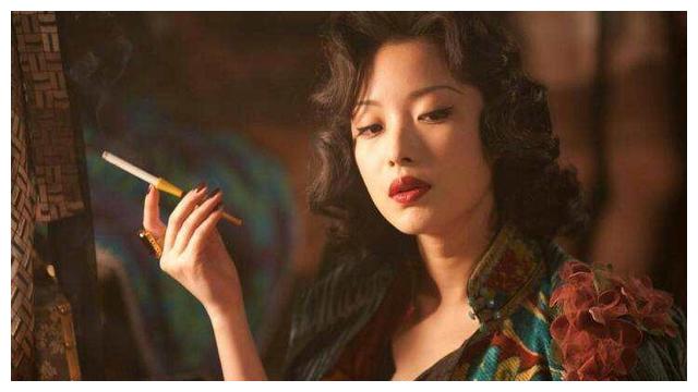 倪妮的香肩，许晴的梨涡，李小冉的美胸，这些中年成熟女星迷死人