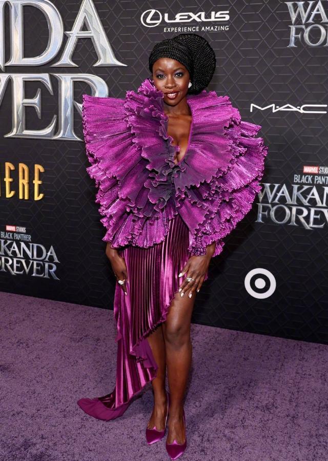 蕾哈娜|《黑豹2》世界首映礼众主演集体亮相蕾哈娜等名人到场支持