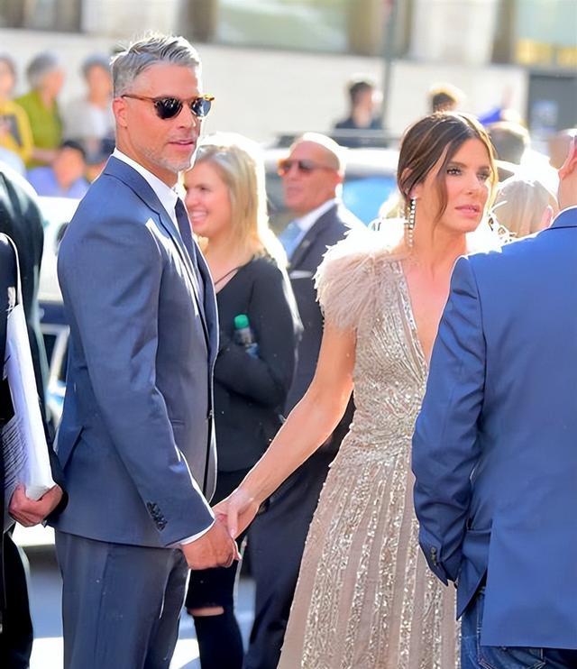 郭达|57岁桑德拉布洛克恐婚，被前夫伤太深，与男友交往六年不肯再嫁！