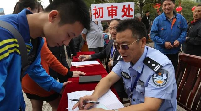 求职|公务员岗位有大调整,或将实行“年薪制”,多数人表示担忧