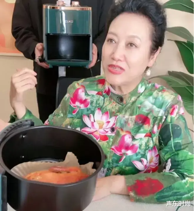 王丽云|国家一级演员直播2万人观看，网友不买货，不刷礼物，她怒怼网友