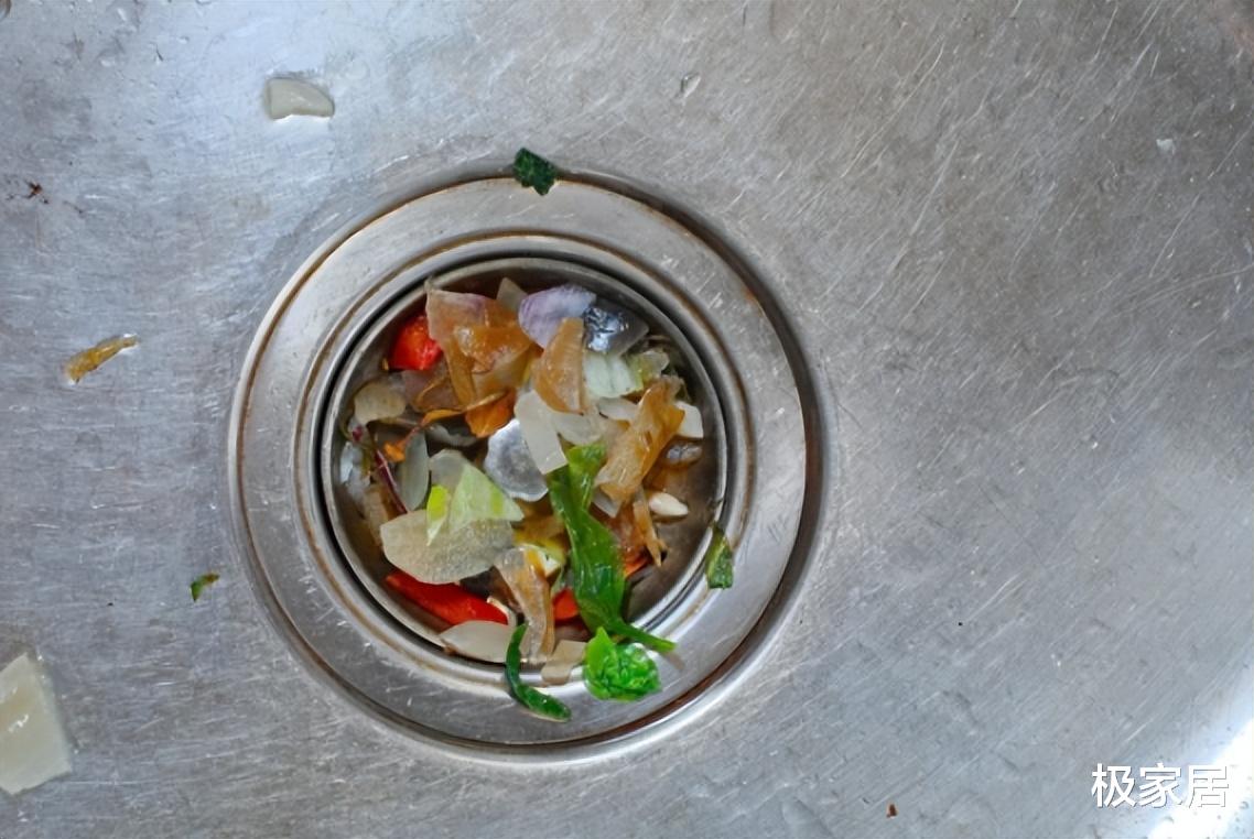 下水道堵塞用热水冲?错!教你这么做,管道疏通无异味