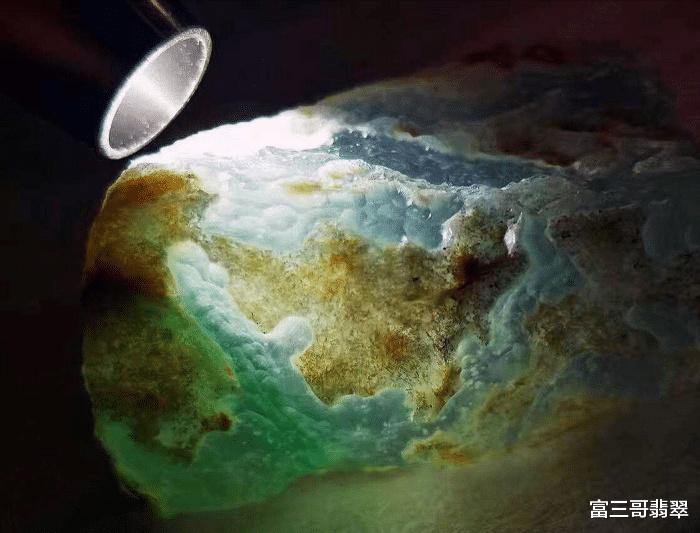 翡翠|这位翡翠大亨，下葬用的棺罩竟然是上等翡翠！