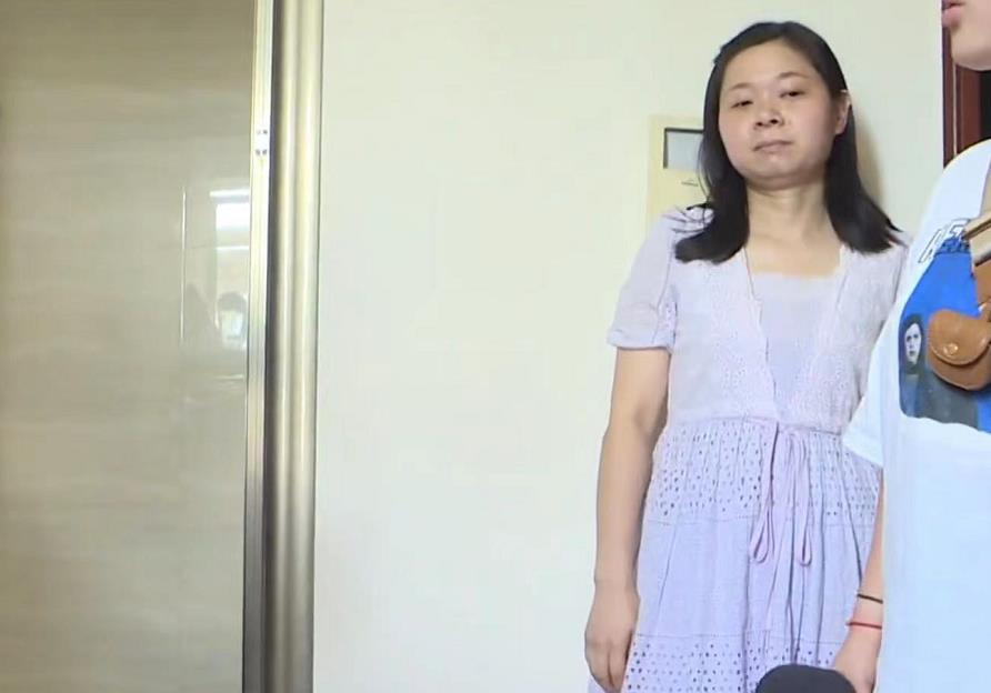 男子拿前妻留下的100万赔偿,和现女友恋爱,又和前女友藕断丝连