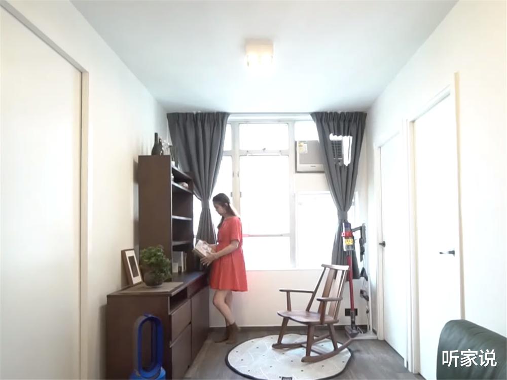 香港一家四口挤进44㎡小家，利用衣柜当隔断，两室“豪装”成三室