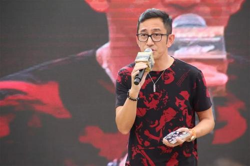 吴启华|著名演员吴启华：曾出演“方唐镜”，两婚两离，独自抚养孩子长大