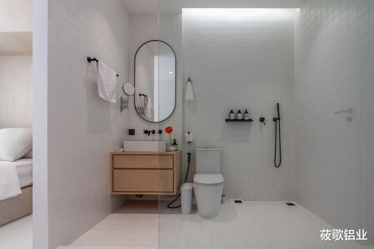 探索现代住宅的卫生设施：12 款不同浴室的类型和布局