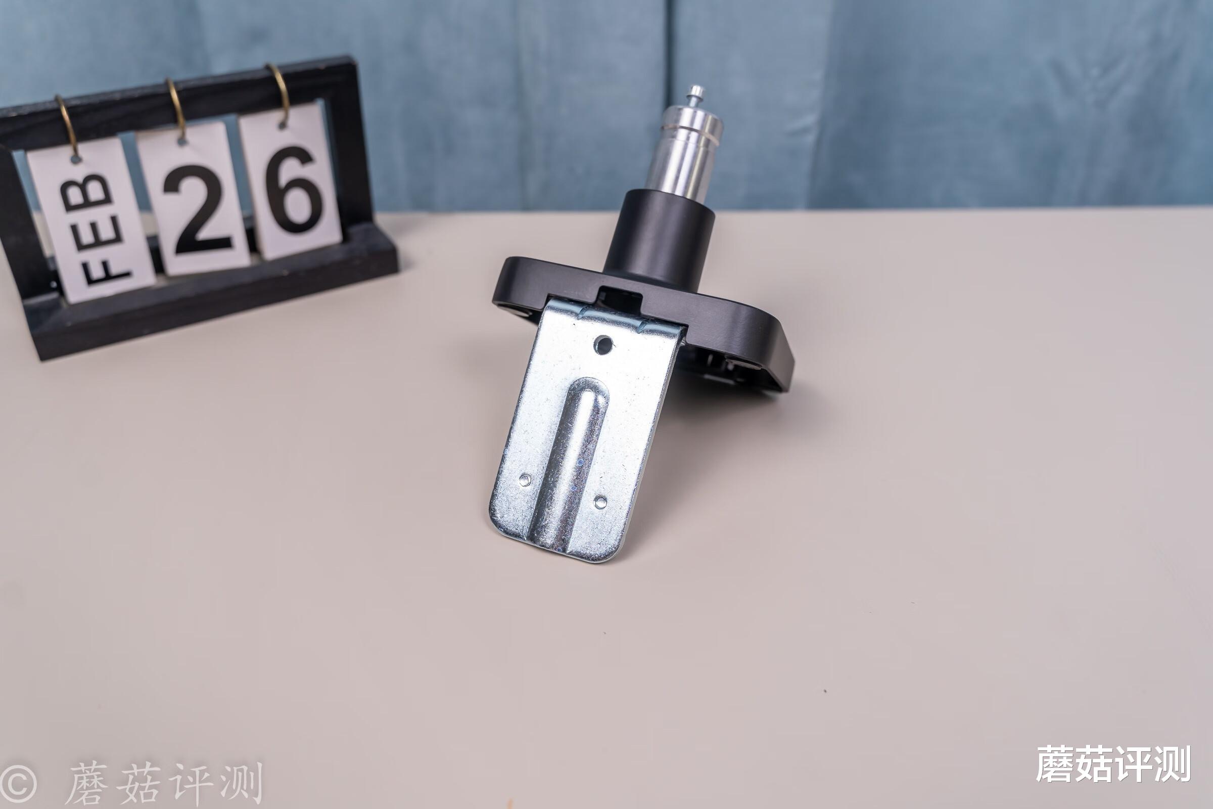 显示器|桌面更整洁，显示器调节更方便、Brateck北弧显示器支架E560 体验评测