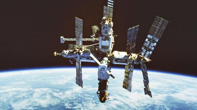 国际空间站充满了细菌!为什么清除不了呢?宇航员对此困扰不已