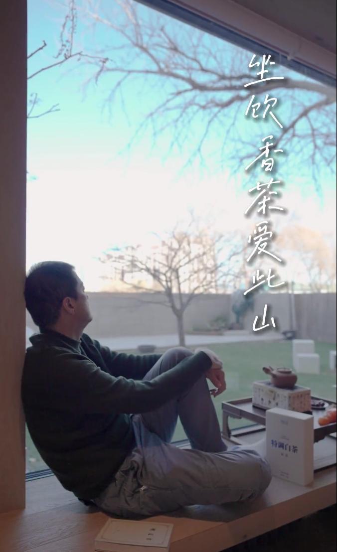 李亚鹏|51岁李亚鹏陪妻子在家煮茶唱歌烤橘子,豪宅宽敞别致超大庭院曝光