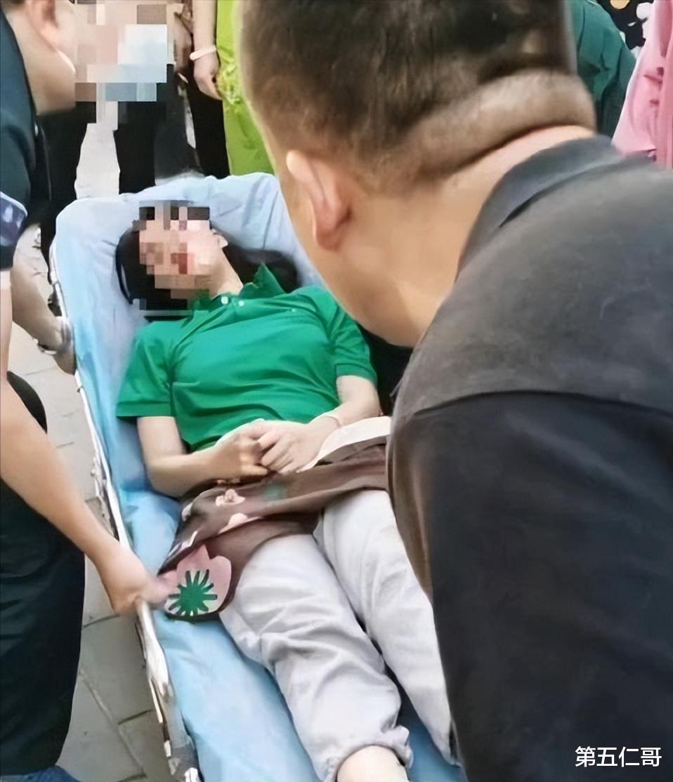 女孩在百果园被店长朋友暴打送医,公司称店长已开除打人者非员工