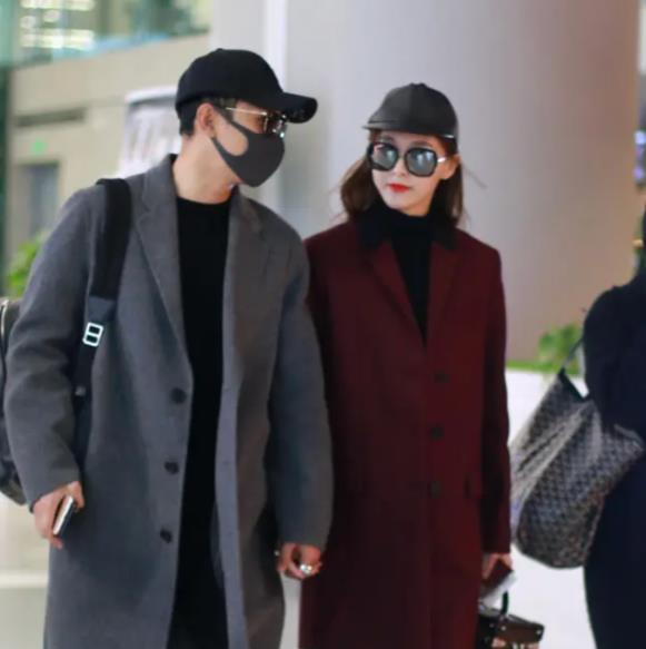 片场|已婚男星片场被拍,与女星搭腿举止亲昵,网友称行为越界