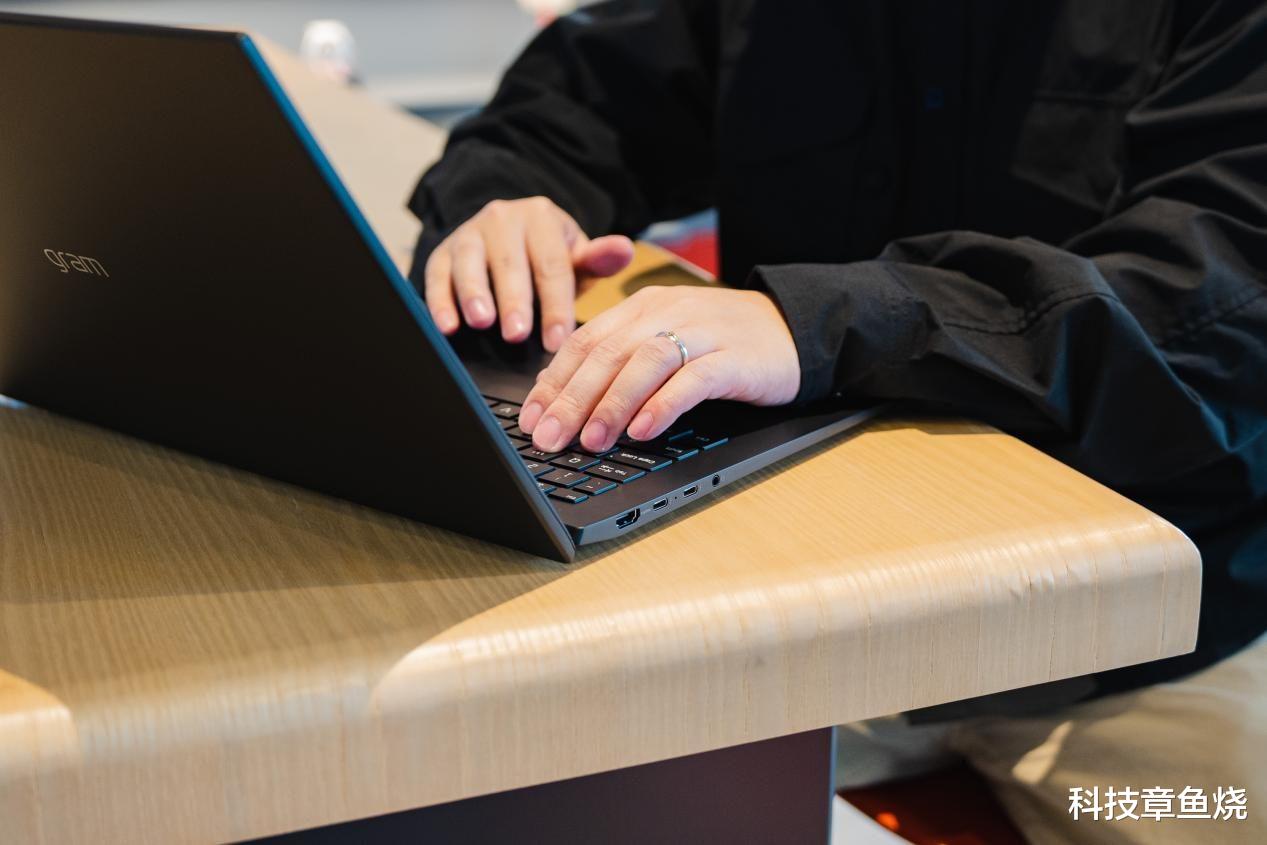 LG|两大核心硬件升级，大屏轻薄本标杆依然是LG gram 17