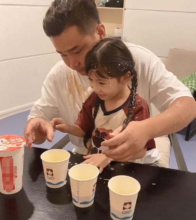 二胎|蓝妮妮成“摇钱树”?患罕见病曾被抛弃,父母靠女赚钱后欲生二胎