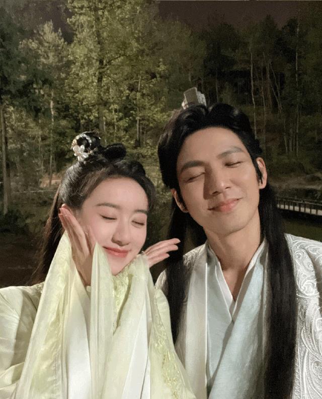 袁冰妍|袁冰妍走红真的有原因,发文告别《倾城亦清欢》,合影说明了一切