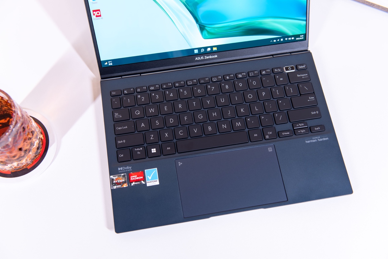 卡尔蔡司镜头|A4纸大小,1Kg重量下的笔记本,蕴含怎样的能量?华硕灵耀X 13评测