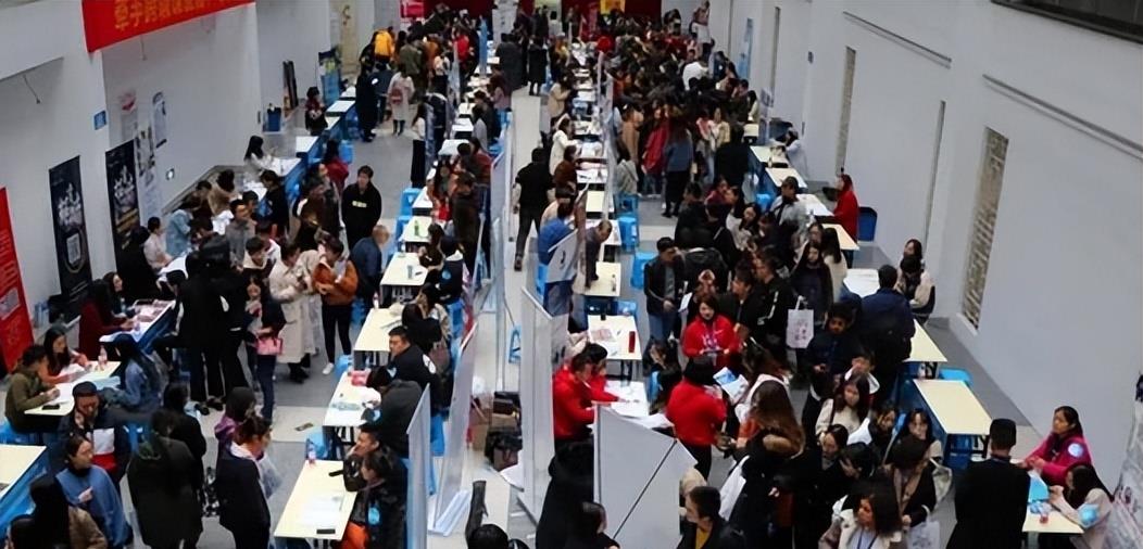 国企|985研究生声泪俱下,从国企跳槽到私企工作,才明白生活的艰辛