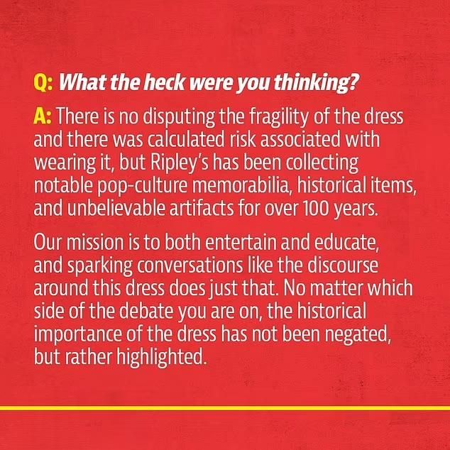 金·卡戴珊|41岁金卡戴珊穿着黑色紧身衣保持休闲，减重10公斤后炫耀她的腹肌